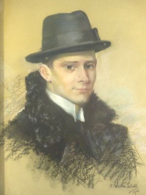 portrait d'un homme portant un chapeau noir et un manteau de fourrure