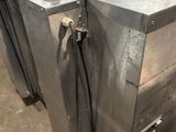 une grande machine installée dans une pièce