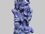 statue d'un homme avec un oiseau sur l'épaule et un oiseau sur l'épaule