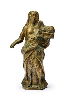 figurine en bronze représentant une femme tenant un panier de fleurs