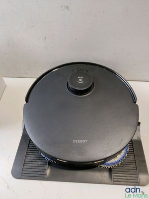 une cuisinière noire avec un brûleur noir dessus
