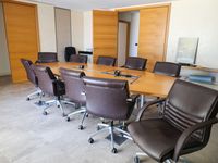 Table de réunion, la structure en métal, le plateau ovale en… (photo 2)