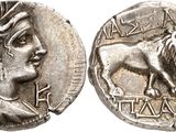 une pièce d'argent sur laquelle figurent une femme et un lion