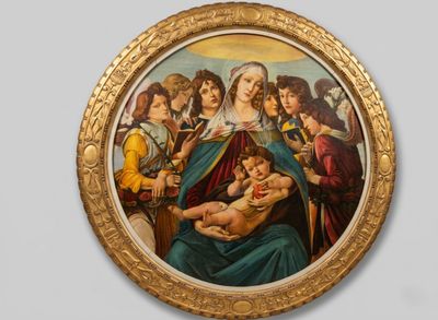 une image d'une peinture représentant une femme tenant un bébé sur ses genoux