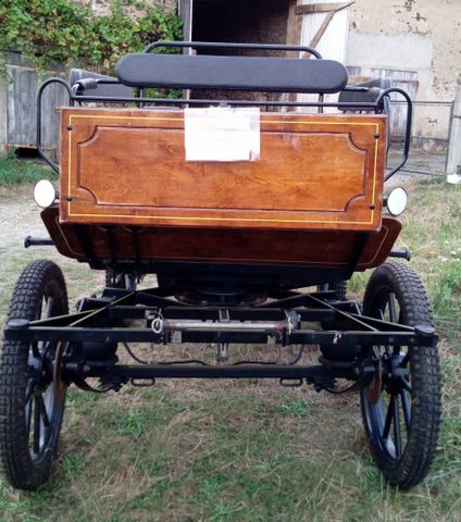 WAGONNETTE 8 PLACES. Marque Dominiak N° de Série : ZD1204-06687. ...