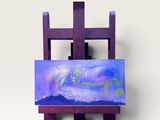 peinture violette et bleue sur un chevalet, sur fond blanc