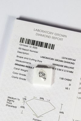 Diamant de synthèse (lab-grown diamond) de forme marquise  1,5 carats,
