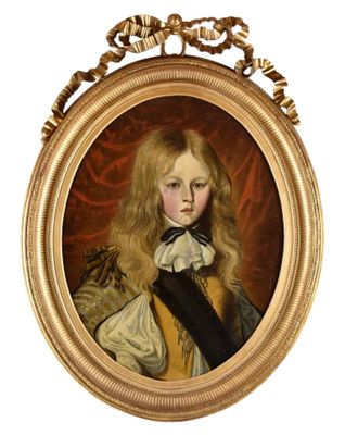 portrait d'un jeune garçon dans un cadre doré, vêtu d'un manteau noir et blanc