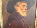 un vieux tableau représentant un homme portant un chapeau et une robe rouge