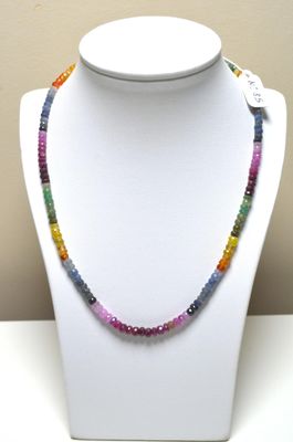 Un collier composé de + de 95 cts env de pierres précieuses …