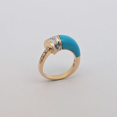 une image représentant une bague en or sertie d'une turquoise et d'un diamant