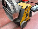 a machine that is sitting on the ground in the garage