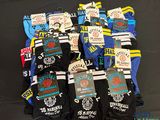plusieurs paires de chaussettes pour homme, avec différents motifs