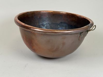 Cul de poule en cuivre. H. 14 cm. - Photo 1