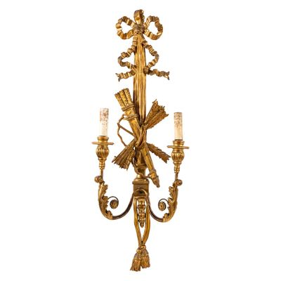 Applique à deux bougies en feuille d'or sur fond blanc