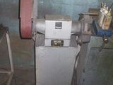 une machine qui se trouve dans le coin d'une pièce