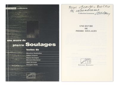 deux livres sur fond blanc, l'un avec une couverture noire et l'autre avec une note manuscrite
