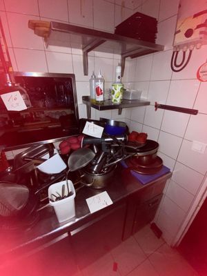 VENTE SUR DESIGNATION - LOT 17 - Un lot de casseroles, poêle…