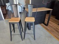 Meuble bar en bois avec 2 tabourets hauts