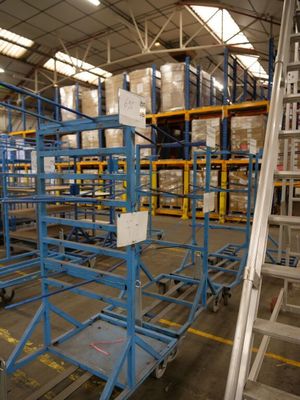 UN Ensemble DE 4 Chariots Porte Grilles 100 X 60 X 165 CM 3 …