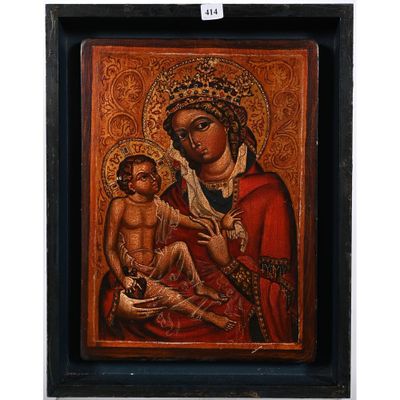 une peinture représentant une femme tenant un enfant sur ses genoux