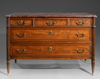 commode ancienne avec dessus en marbre et poignées en laiton