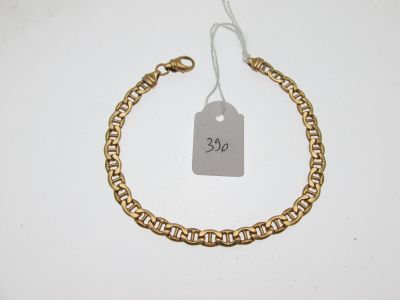 un bracelet en chaîne en or avec une étiquette