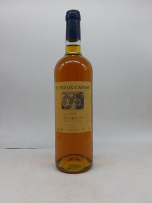 la bouteille de vin est posée sur une surface blanche