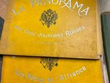 a yellow sign that says le panorama on it