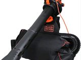Le souffleur Black & Decker sert à chasser la poussière.