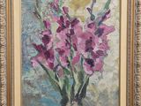 une peinture à l'huile représentant des fleurs roses, dans un cadre doré