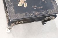 Table basse en bois laqué à décor d'oiseaux branchés dans le… (photo 5)