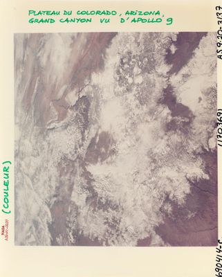 une photo d'une photo de la Terre prise depuis l'espace