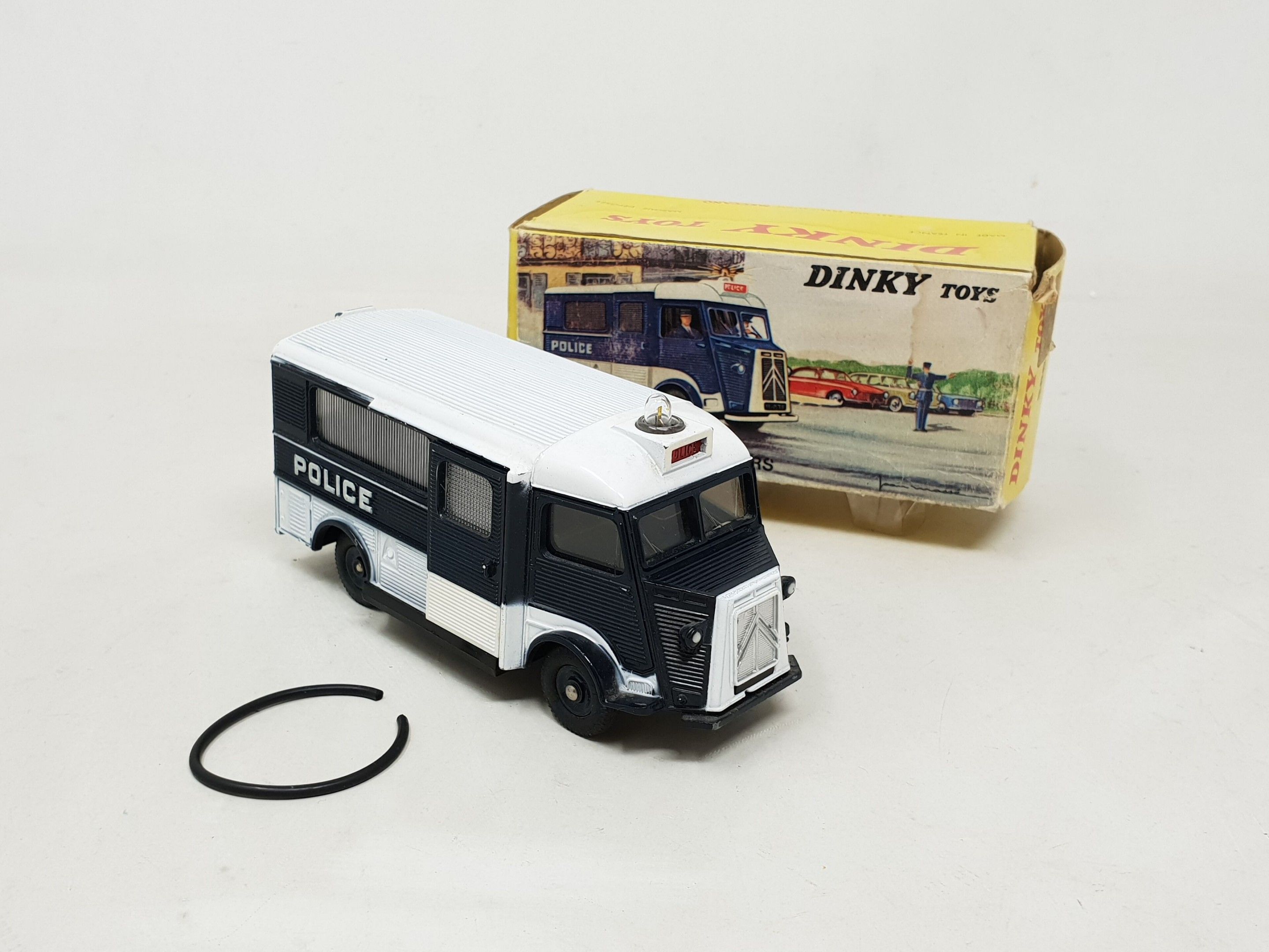 Objets d'art & Curiosités