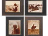 quatre photographies sépia représentant un homme à dos de chameau dans le désert