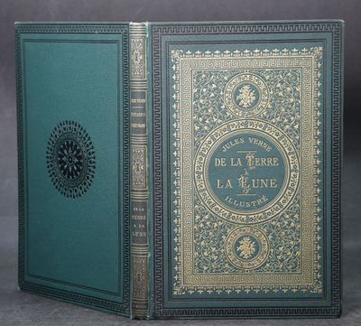 un livre vert avec des bordures dorées et une couverture bleue
