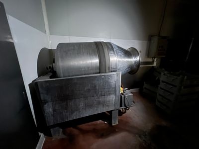 a machine that is sitting in the middle of a room