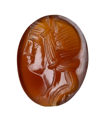 une image représentant un bouton sculpté orné d'une tête d'homme