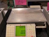 a scale that is sitting on a counter top