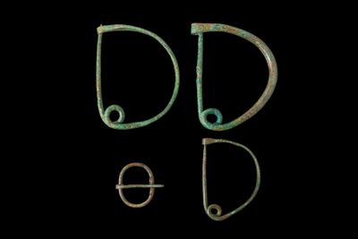 Collection DE Quatre Broches EN Bronze DE L'Age DU Bronze