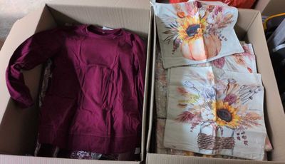 213 / 1 palette de 80 kg de pulls et housses de coussi…