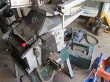 a picture of a machine that is sitting in a garage