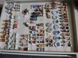 un plateau sur lequel se trouvent de nombreux aimants