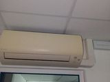 a air conditioner on the ceiling above a window