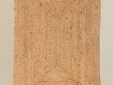 gros plan d'un tapis sur une surface blanche