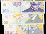 une image représentant une liasse de billets sur fond noir