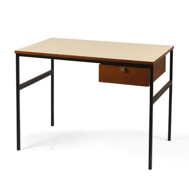un petit bureau surmonté d'un tiroir
