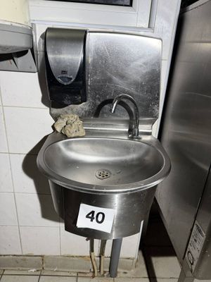 Un lave main inox