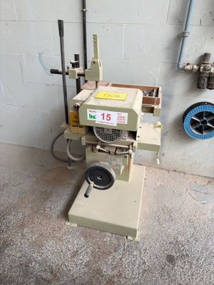 a machine that is sitting on the floor in a room