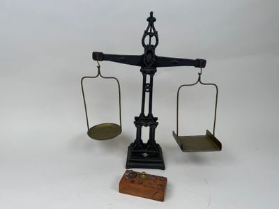 an image of a scale that is sitting on top of a wooden block